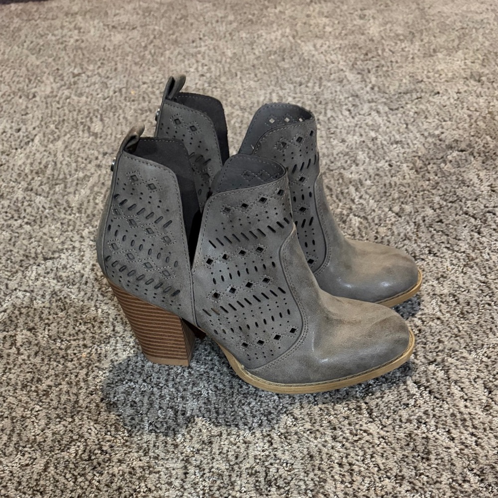 Daisy Fuentes Gray Perforated Ankle Booties